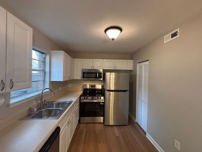 Building Photo - 415 Parkdale Dr