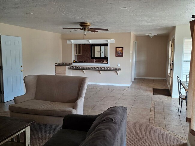 Building Photo - 123 S Rachel Ln