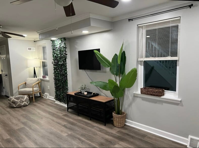 Building Photo - 2633 Fillmore St