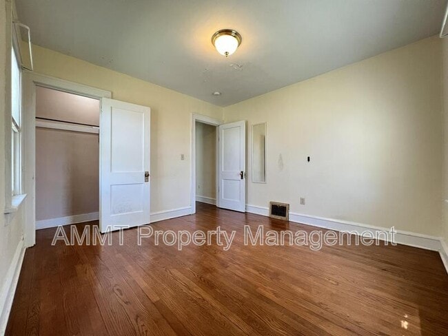 Building Photo - 421 19th St NE