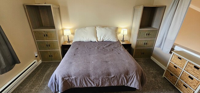Building Photo - Fully Furnished, All Utilities Included, D...