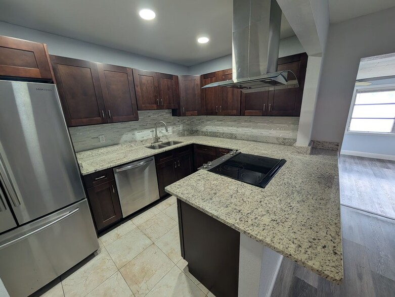 Building Photo - 7173 Darien Way