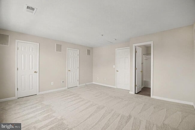 Building Photo - 100 Meadows Ln