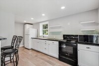 Building Photo - 32 Jerry Way