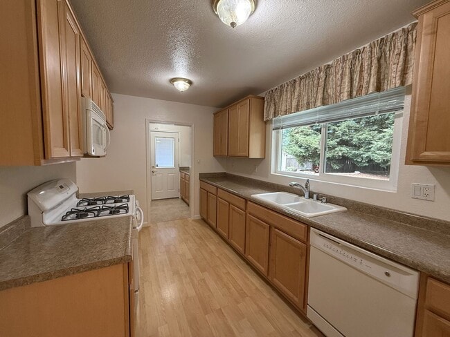 Building Photo - Secluded 2bd/1ba Carmichael Charmer near S...