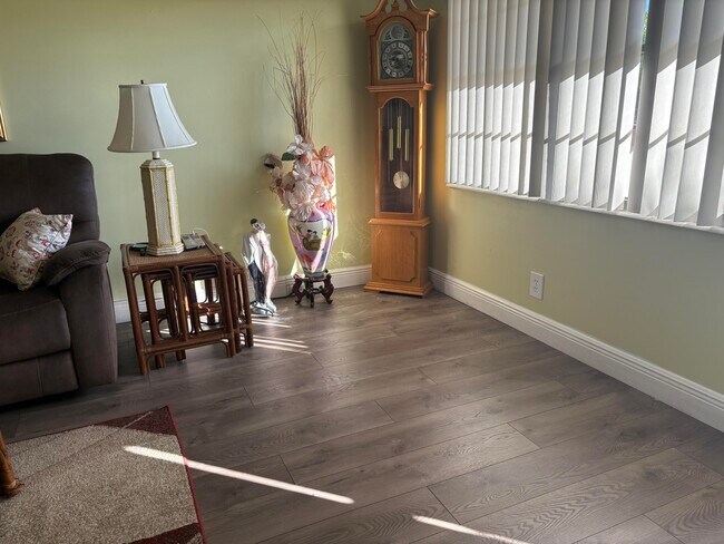 Building Photo - 154 Preston Way