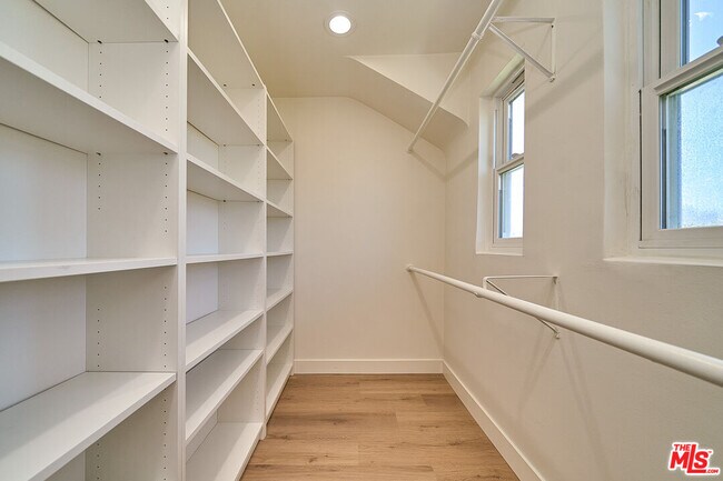 Building Photo - 347 S Highland Ave