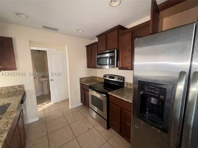 Building Photo - 332 Carina Cir