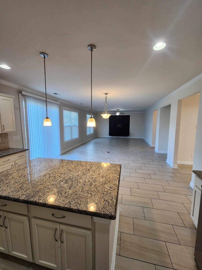 Building Photo - 5428 Sunset Lake Ln