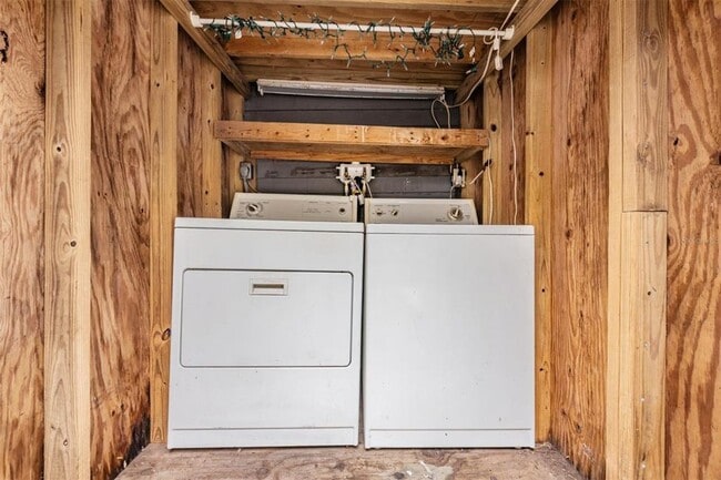 Building Photo - 1000 E Crenshaw St