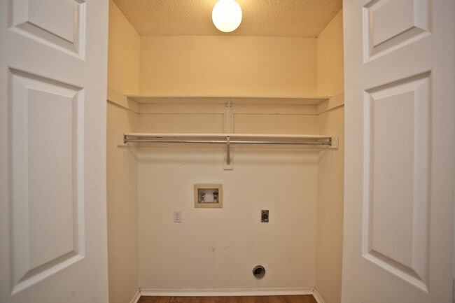 Building Photo - 58B Holly Dr