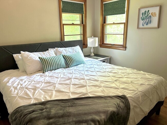 Building Photo - Beautifully Renovated Ranch-style Home!