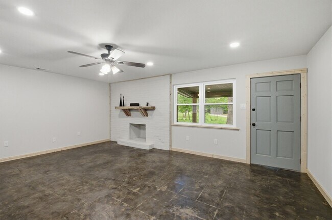 Building Photo - 509 Co Rd 2271