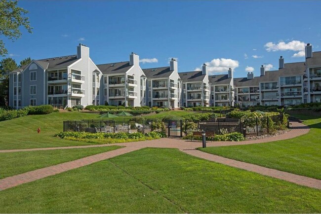 Building Photo - Gables Condo For Rent! In the Heart of Excelsior!