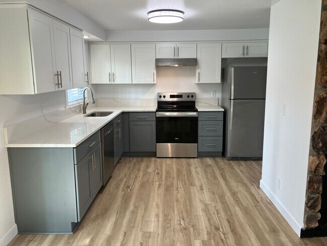 Building Photo - Remodeled Three Bedroom Home in South Salem