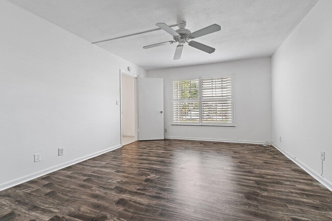Building Photo - 5570 Tamberlane Cir