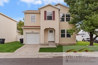 Building Photo - Your Clinton Haven – Modern, Spacious, and...