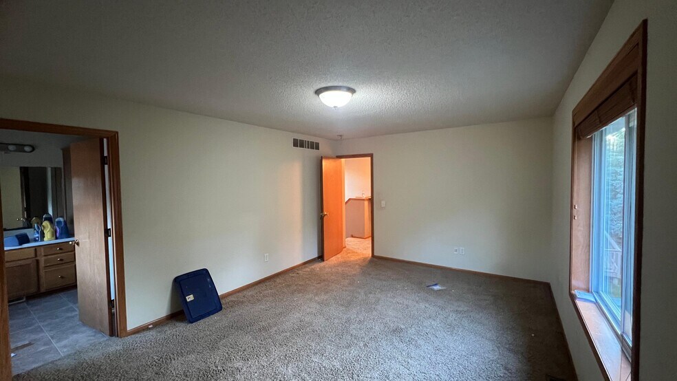 Building Photo - 2853 Wyndam Ct