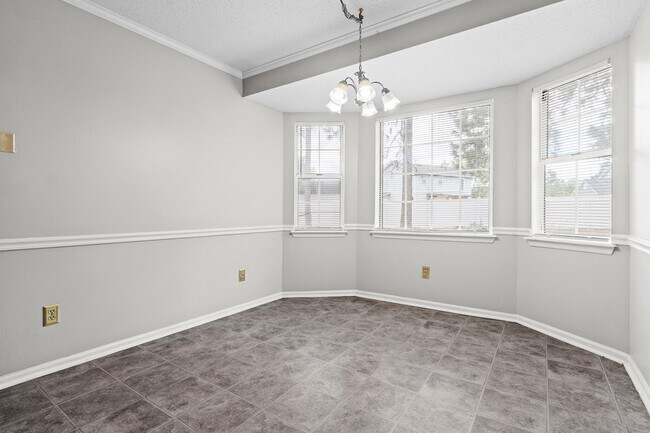 Building Photo - 622 Ridgefield Dr