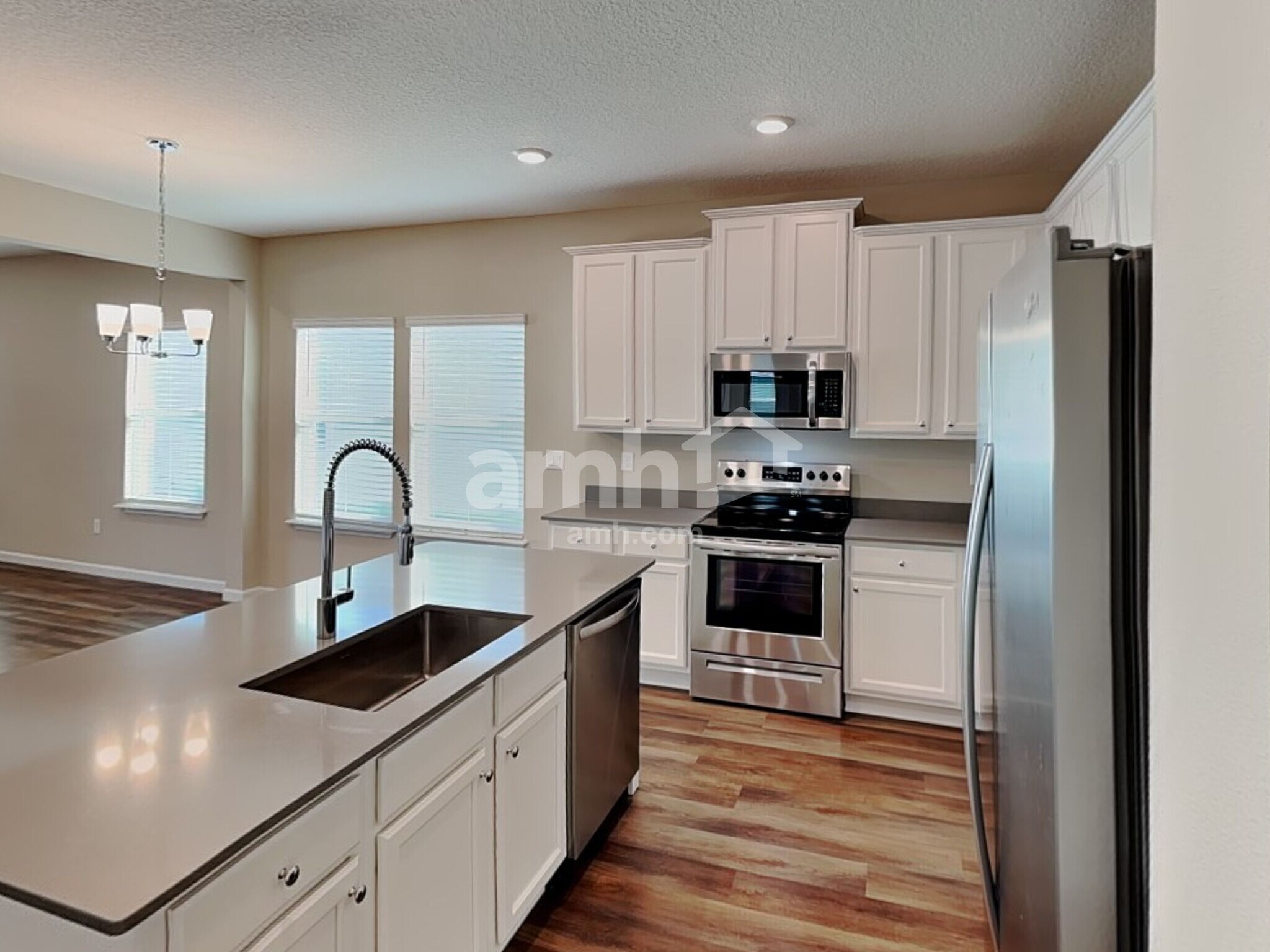 Building Photo - 204 Hemlock Pt