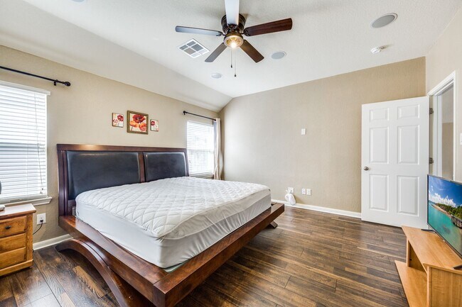 Building Photo - 4 Bedroom/3 Bathroom  Aviara Subdivision