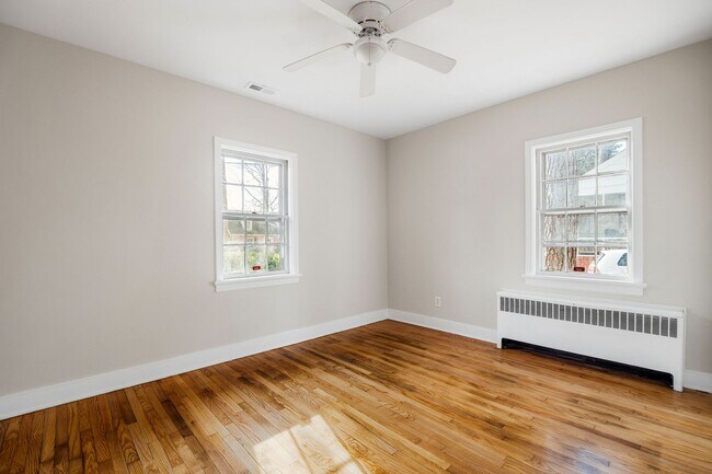 Building Photo - 2506 Kenmore Rd