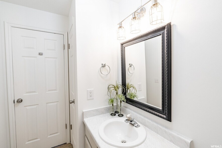 Master Bath - 822 E Gatewood Dr