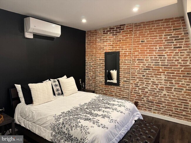 Building Photo - 814 Chestnut St