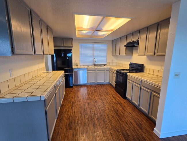 Building Photo - 21 Dove Ln