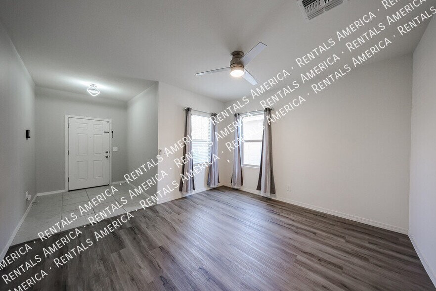 Building Photo - 6015 E Athena Rd