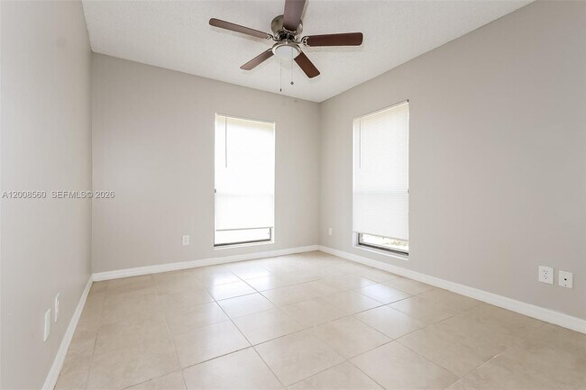 Building Photo - 438 SE Streamlet Ave