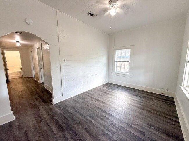 Building Photo - 63 Macks St