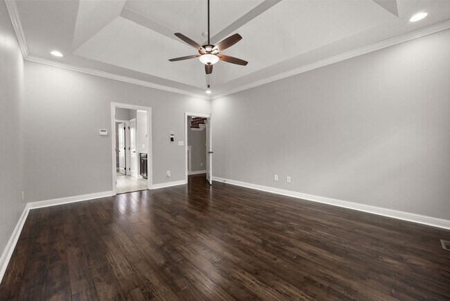 Building Photo - Pet Friendly Four Bedroom with Bonus!