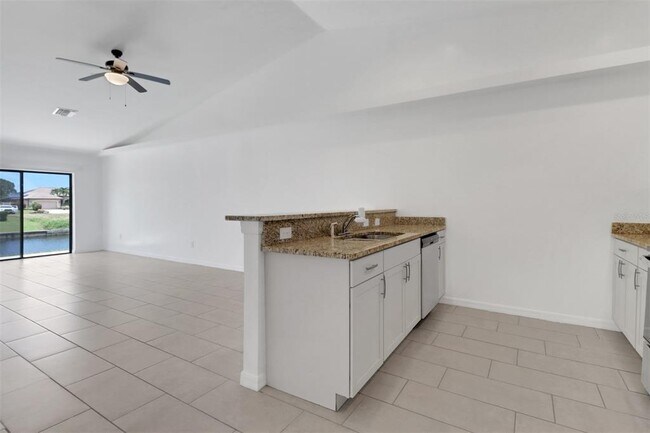 Building Photo - 3524 SW 17th Ave