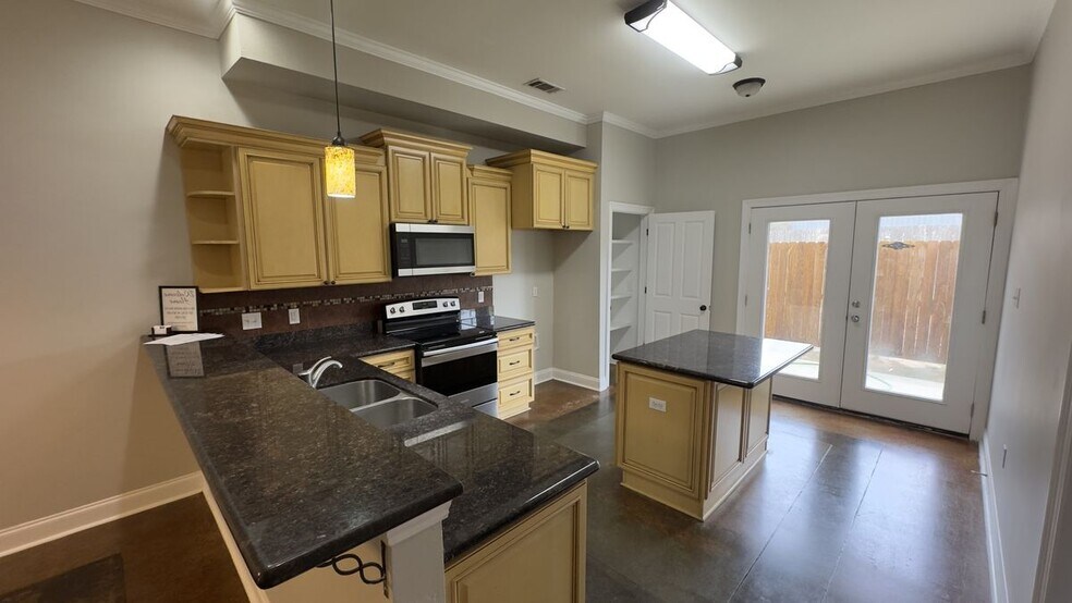 Building Photo - 12384 Village Maison Dr