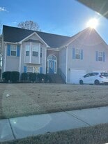 Building Photo - 70 Trelawney Dr
