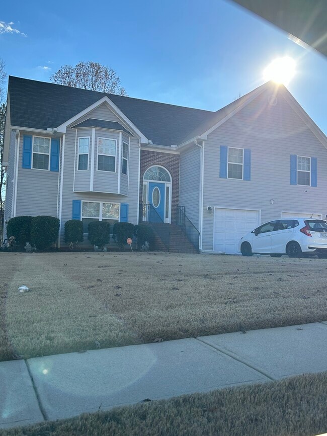 Building Photo - 70 Trelawney Dr