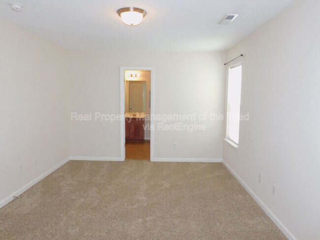 Building Photo - 1475 Worchester St