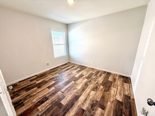 Building Photo - Beautifully Updated 4 Bedroom Home in Valley Springs Estates- Available Now!