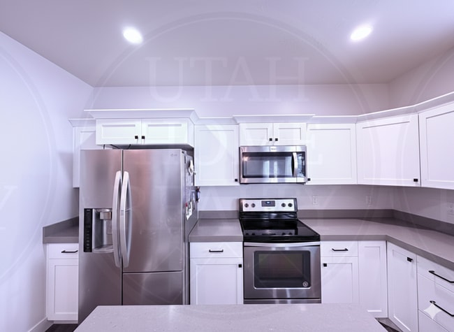 Building Photo - 441 E 260 N