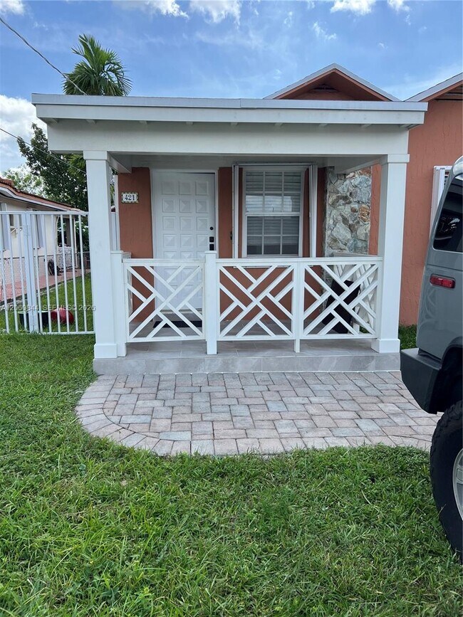 Building Photo - 421 NW 57th Ct