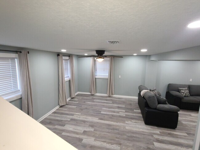 recreation/living room - 5224 Roanoke Blvd