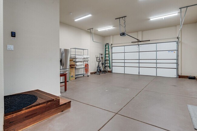 Building Photo - Utilities Included! Luxury Single-Story Ho...
