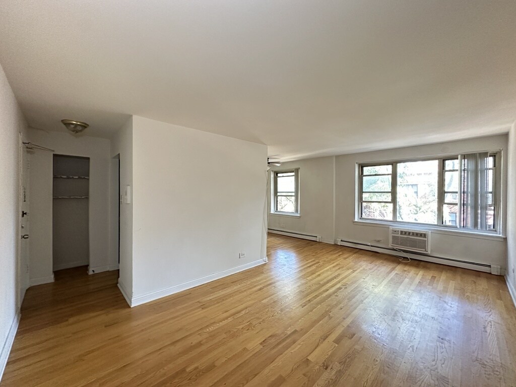 Building Photo - 3710 N Pine Grove Ave