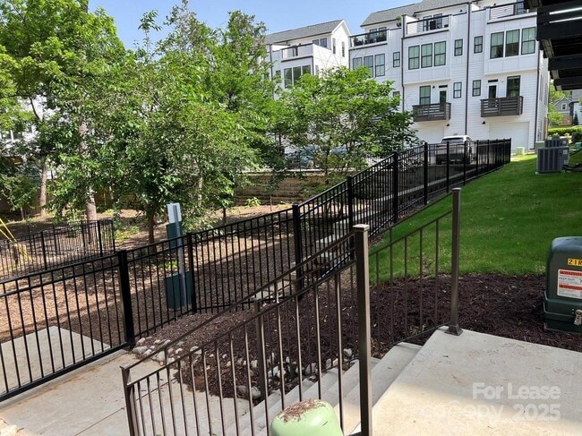 Building Photo - 608 Old Dominion Dr