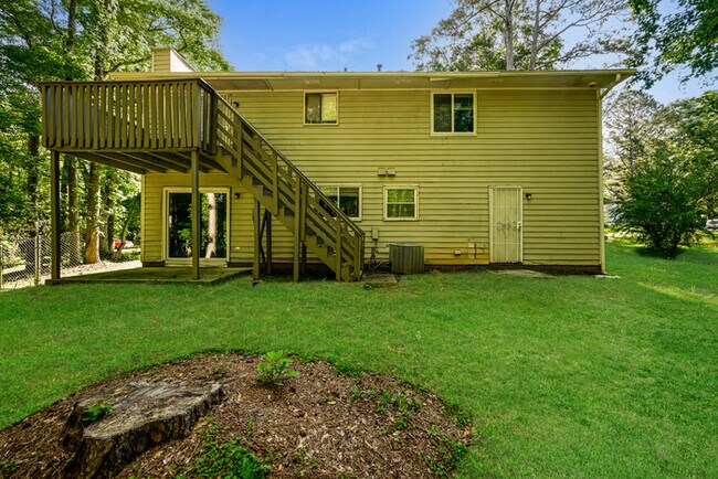 Building Photo - Fantastic 4bd/2ba home! Let yourself in!