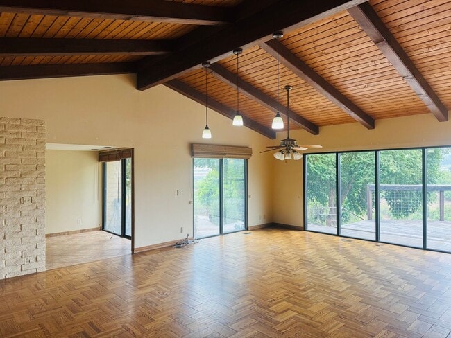 Building Photo - Escape to Serenity at Couples Retreat!