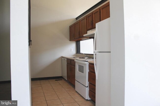 Building Photo - 745 Manor St