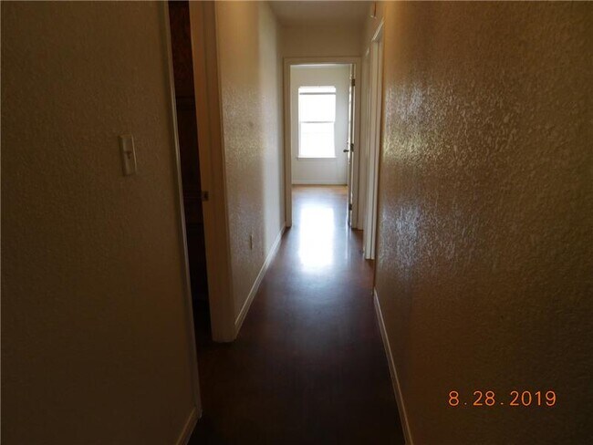 Building Photo - 1202 Cavalry Ln