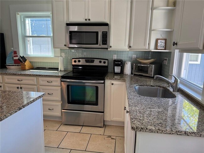Building Photo - 20 Narragansett Ave